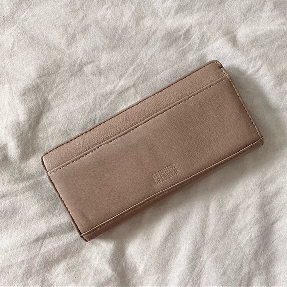 Minimalist Leather Wallet - Picture 2 of 3